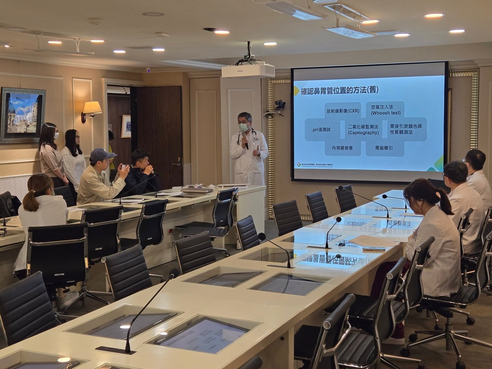 SonoCare 團隊進行臨床應用說明